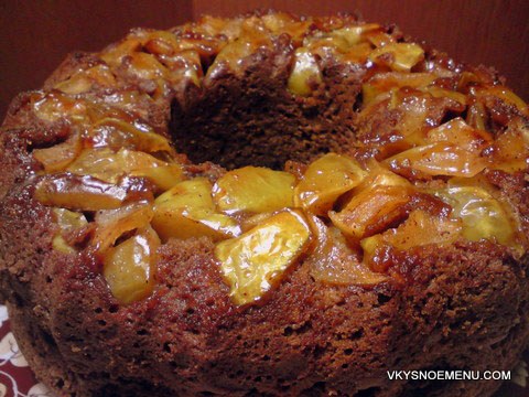 с яблоками в карамели