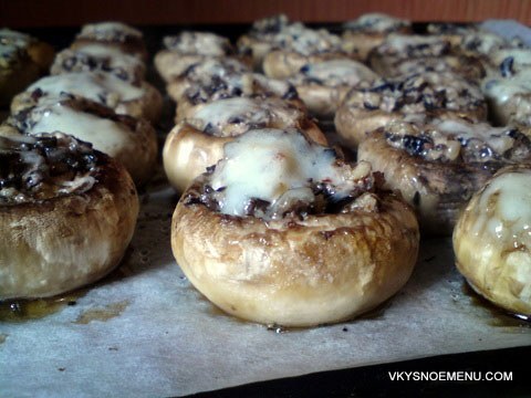 шампиньоны с фетой и оливками