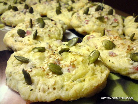 печенье с сыром и ветчиной