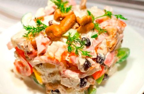 салат с курицей и грибами